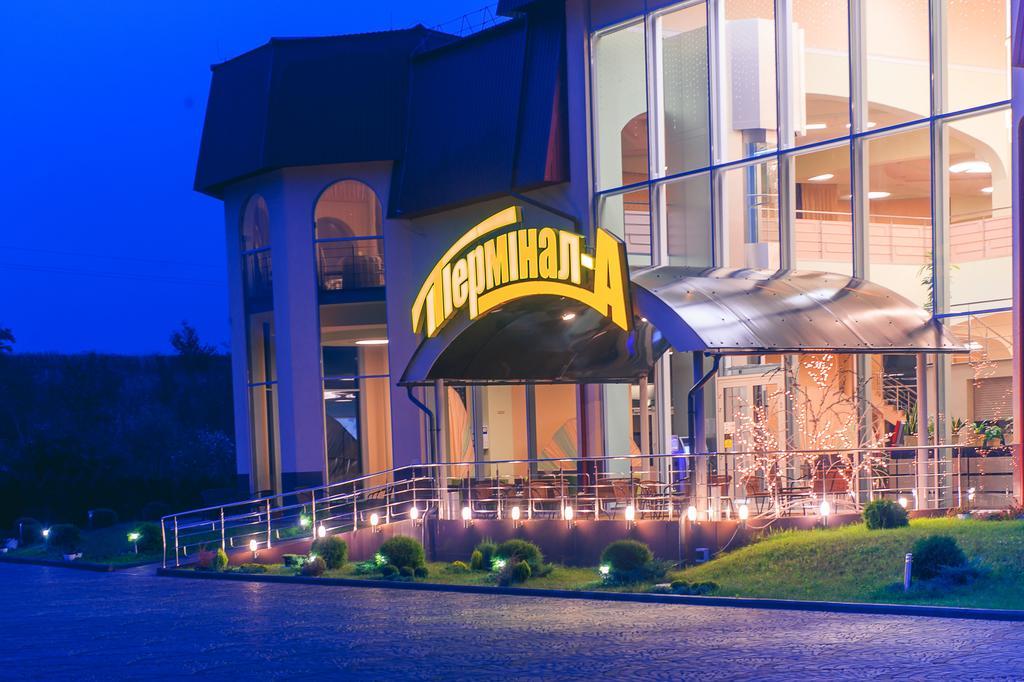 Terminal-A Hotel Ryasne-Ruske Exterior foto